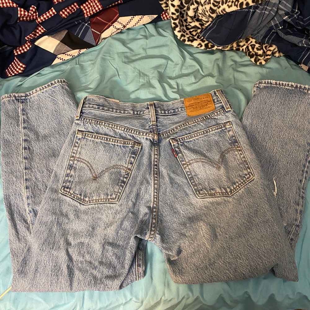 Levi’s 501 wedgie fit jeans! Size 27